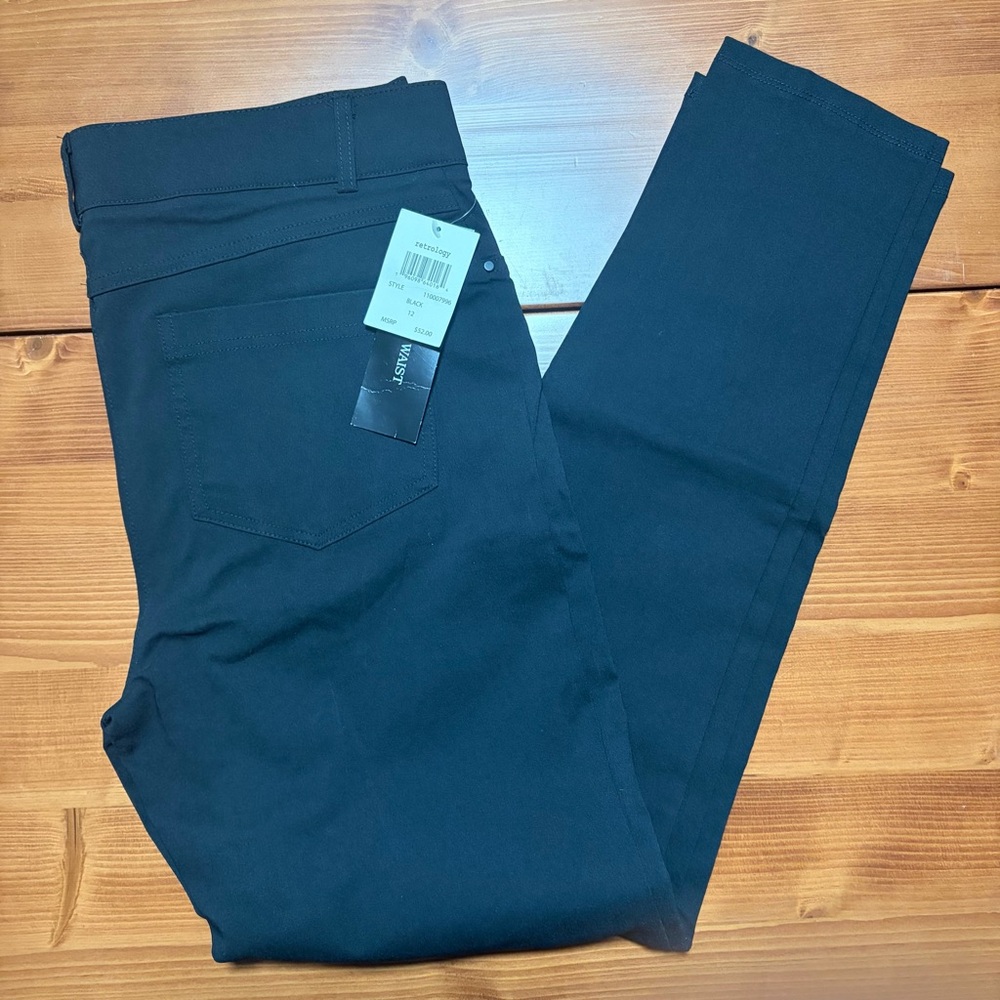 Retrology Woman’s Pant Black Comfort Waist Straight Leg
Size 12 NWT